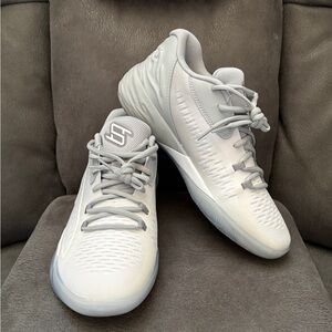 Puma Women’s Stevie 1 Team Basketball Shoe size 8.5